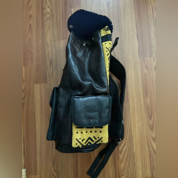 Backpack - Picture 2 of 7